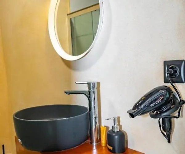 Casa Bene * 干尼亞